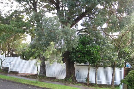 Photo of property in 2 Cyclades Place, Shelly Park, Auckland, 2014