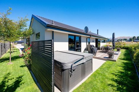 Photo of property in 8 Tahi Street, Albert Town, Wanaka, 9305