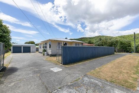 Photo of property in 19 Cardiff Crescent, Cannons Creek, Porirua, 5024