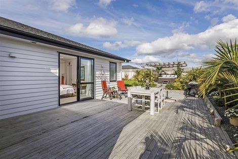 Photo of property in 3 Lewis Younie Road, Kumeu, 0810