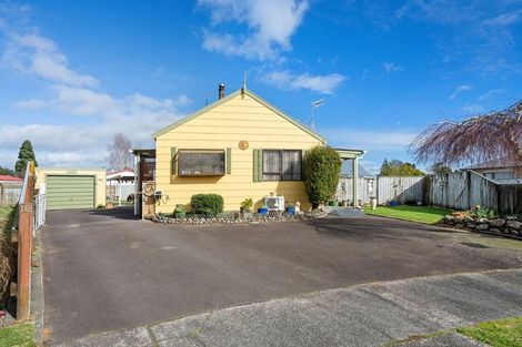 Photo of property in 10 Broadbelt Grove, Levin, 5510