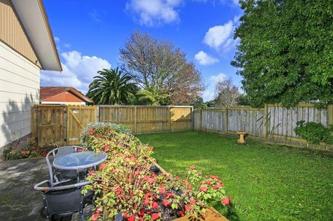 Photo of property in 17 Cunliffe Place, Glenfield, Auckland, 0629