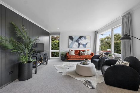 Photo of property in 390 Mangorei Road, Merrilands, New Plymouth, 4312