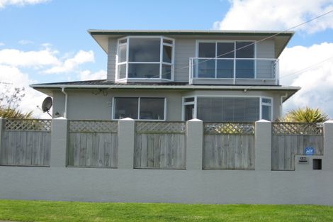 Photo of property in 180 Karaka Street, Castlecliff, Whanganui, 4501