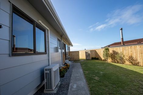 Photo of property in 65 Queens Road, Waikanae Beach, Waikanae, 5036