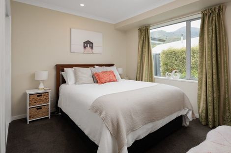 Photo of property in 6a Huia Street, Waikawa, Picton, 7220