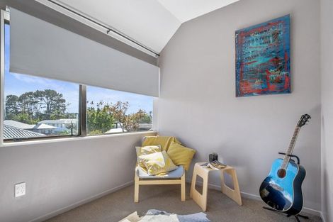 Photo of property in 1/283 Royal Road, Massey, Auckland, 0614