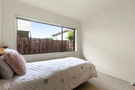 Photo of property in 2/963 Beach Road, Torbay, Auckland, 0630