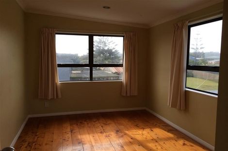 Photo of property in 5 Marine Parade South, Foxton Beach, Foxton, 4815