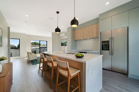Photo of property in 1/107 Hobsonville Road, West Harbour, Auckland, 0618