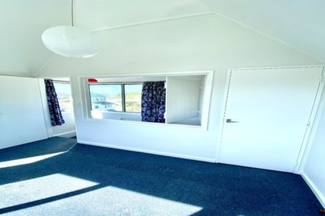 Photo of property in 126 Akaroa Drive, Maupuia, Wellington, 6022