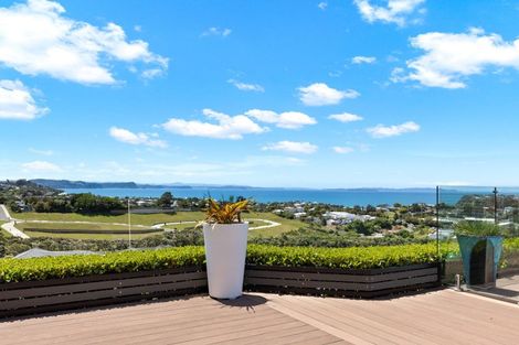 Photo of property in 15 Woodridge Drive, Stanmore Bay, Whangaparaoa, 0932