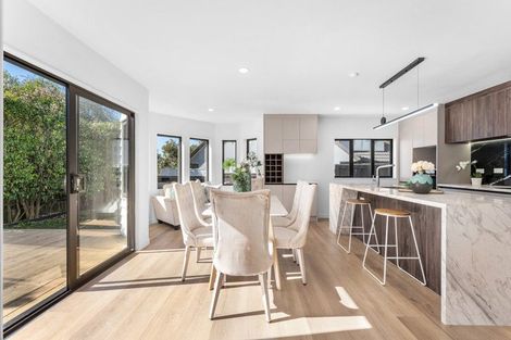 Photo of property in 2/19 Rodney Road, Northcote Point, Auckland, 0627