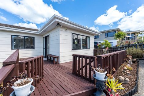 Photo of property in 3 Loughanure Place, Massey, Auckland, 0614