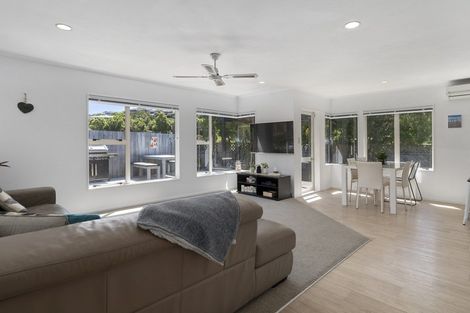 Photo of property in 4 Beach Grove, Omokoroa, 3114