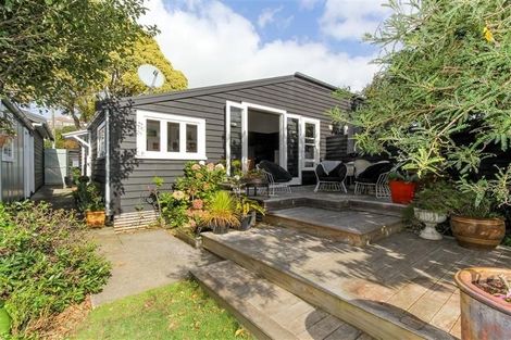 Photo of property in 77 Eliot Street, New Plymouth, 4310