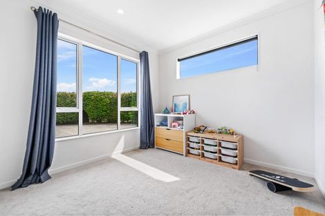 Photo of property in 1 Aporo Drive, Kumeu, 0810