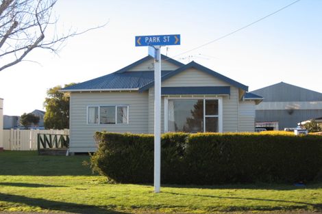 Photo of property in 227 Park Street, Winton, 9720