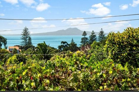 Photo of property in 15 Sealy Road, Torbay, Auckland, 0630