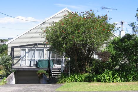 Photo of property in 20 Peter Terrace, Castor Bay, Auckland, 0620