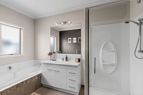 Photo of property in 7 Karoola Place, Havelock North, 4130