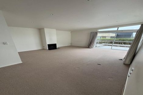 Photo of property in 8a Glenfield Road, Birkenhead, Auckland, 0626