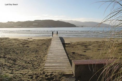 Photo of property in 10/171 Queens Drive, Lyall Bay, Wellington, 6022