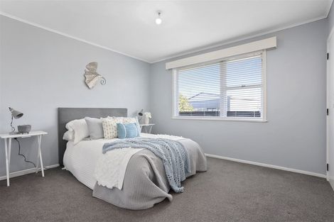 Photo of property in 3 Clinton Avenue, Te Atatu Peninsula, Auckland, 0610