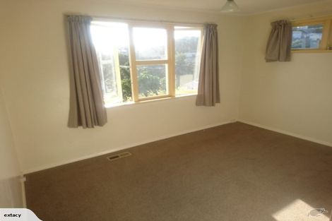 Photo of property in 75 Salford Street, Newlands, Wellington, 6037