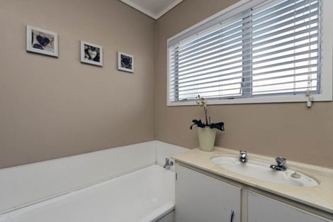 Photo of property in 9 Farwood Drive, Henderson, Auckland, 0612