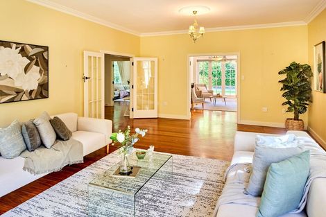 Photo of property in 2 Dillon Street, Lowry Bay, Lower Hutt, 5013