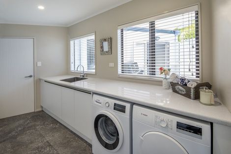 Photo of property in 2/26 Tizard Road, Birkenhead, Auckland, 0626