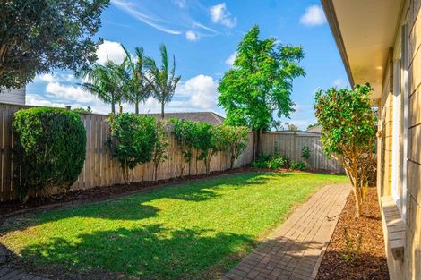 Photo of property in 5 Greta Banks Place, Wattle Downs, Auckland, 2103