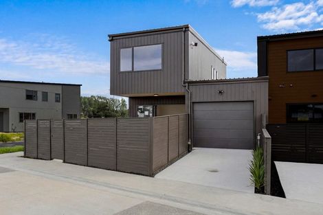 Photo of property in 115 Otuwairoa Esplanade, Opaheke, 2113