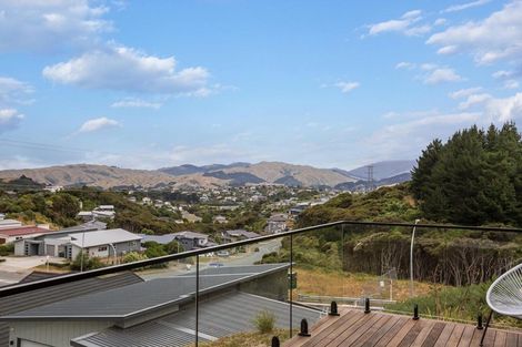 Photo of property in 15 Yorkshire Close, Whitby, Porirua, 5024