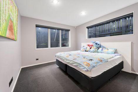 Photo of property in 94 Lake Panorama Drive, Henderson Valley, Auckland, 0612