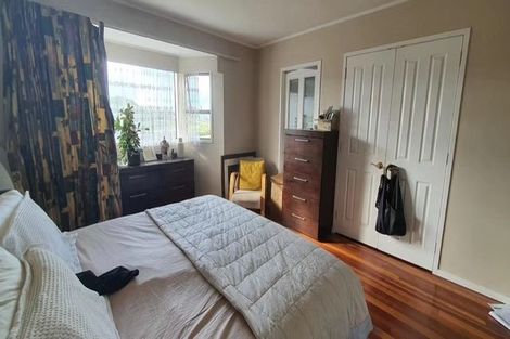 Photo of property in 82 Whangaparaoa Road, Red Beach, 0932