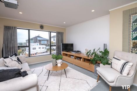 Photo of property in 4 Meadowcroft Grove, Johnsonville, Wellington, 6037