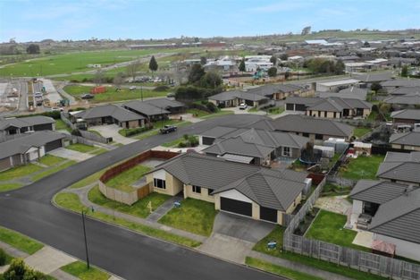 Photo of property in 4 Waltham Place, Rototuna North, Hamilton, 3210