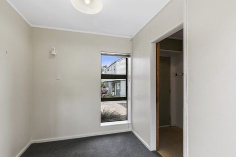 Photo of property in Lynbrae Court Flats, 22/4 Dr Taylor Terrace, Johnsonville, Wellington, 6037