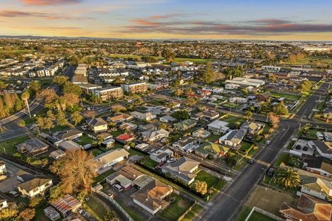Photo of property in 37 Mckenzie Road, Mangere Bridge, Auckland, 2022