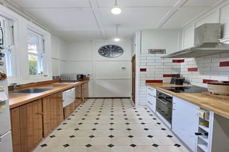 Photo of property in 37 Milton Road, Bluff Hill, Napier, 4110