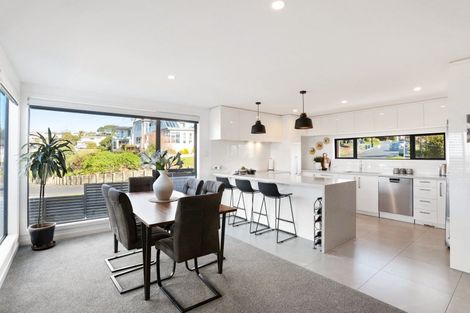 Photo of property in 1 Newhaven Terrace, Mairangi Bay, Auckland, 0630