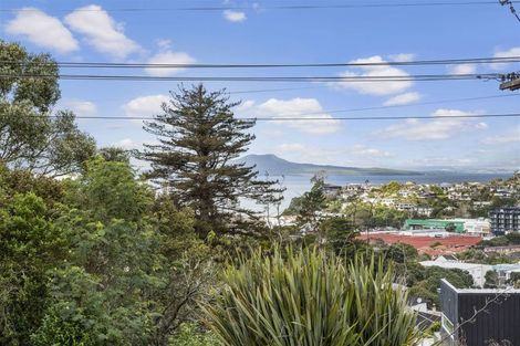 Photo of property in 1/76 Woodlands Crescent, Browns Bay, Auckland, 0630