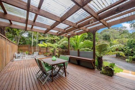 Photo of property in 33 Quinns Road, Waiatarua, Auckland, 0612