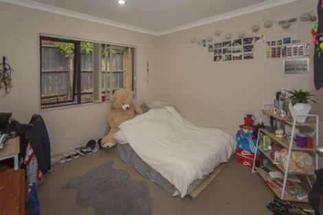 Photo of property in 2d Waikaukau Road, Glen Eden, Auckland, 0602
