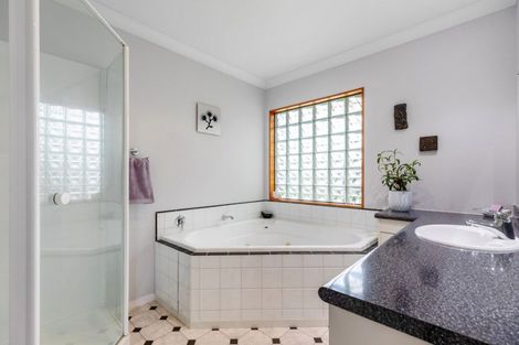 Photo of property in 2 Burnt Oak Drive, Pyes Pa, Tauranga, 3112