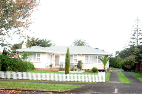 Photo of property in 2/18 Sturdee Road, Manurewa, Auckland, 2102