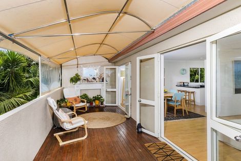 Photo of property in 2/102 Beresford Street, Bayswater, Auckland, 0622