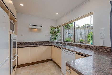 Photo of property in 1 Springdale Grove, Fitzherbert, Palmerston North, 4410